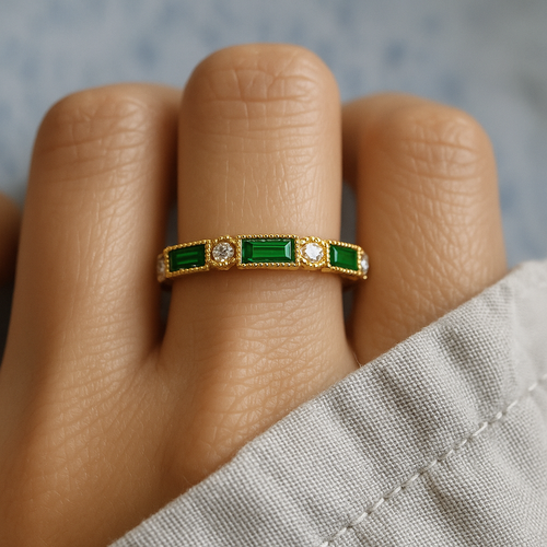 Alex - Anel de ouro com zircônia verde incrustada