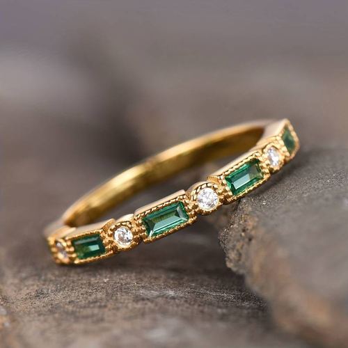 Alex - Anel de ouro com zircônia verde incrustada